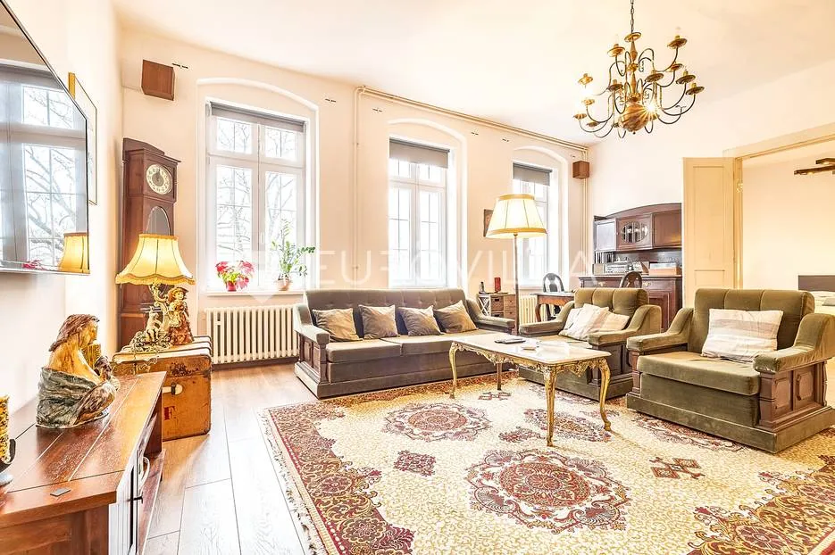 Zagreb, Centar, Marulićev trg, prekrasan građanski stan 165 m²
