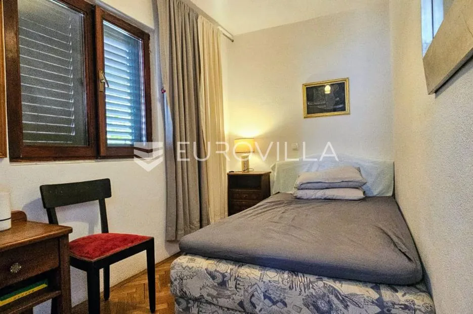 trogir, kuća s tri apartmana s pogledom na more na 50 m od mora - slika 7