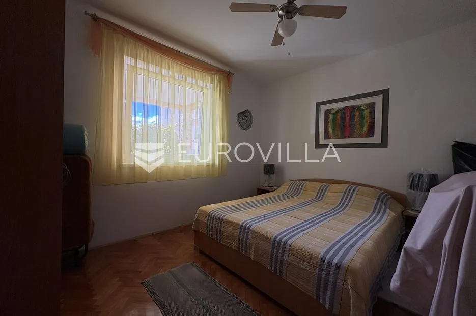 vodice, kuća s 5 apartmana, 278 m² - slika 26