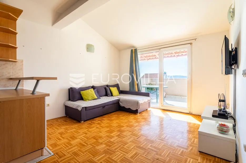 Kaštel Sućurac, kuća s tri stambene jedinice - Kaštel Sućurac, Kaštela