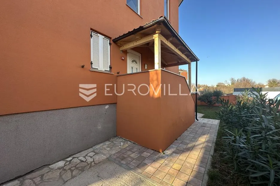 istra, medulin, trosoban stan u suteranu nkp 76 m2, novija zgrada - slika 7