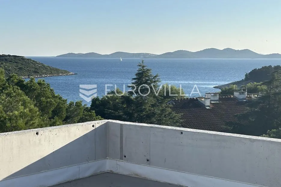 Biograd na moru, Pakoštane, dvosobni apartman s krovnom terasom i pogledom na more