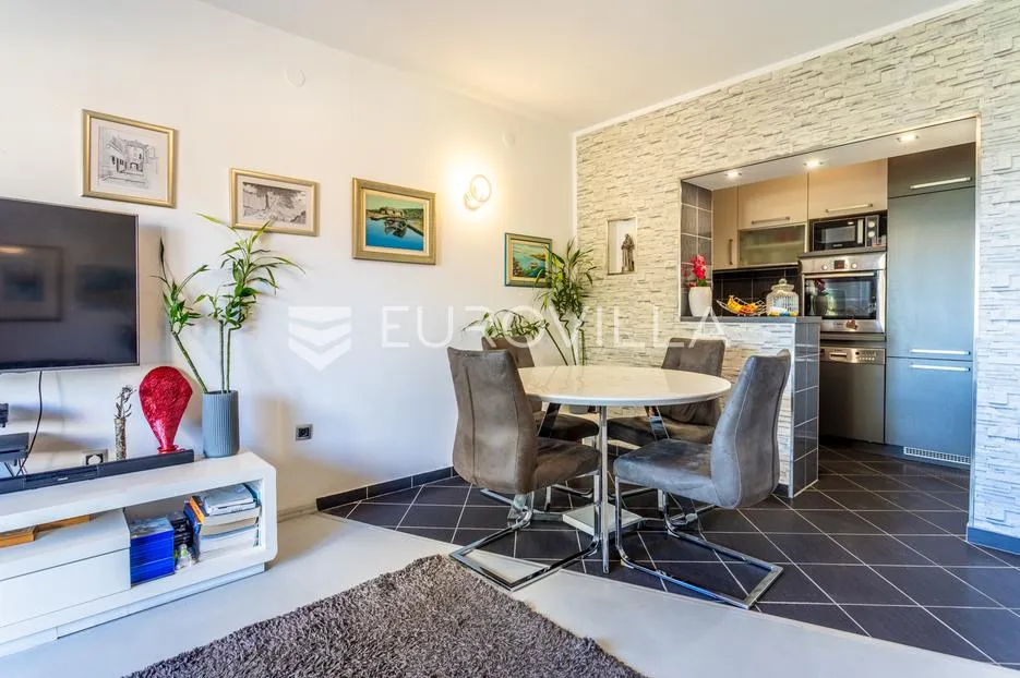 split, lovret, dvosoban stan s pogledom na more - slika 2