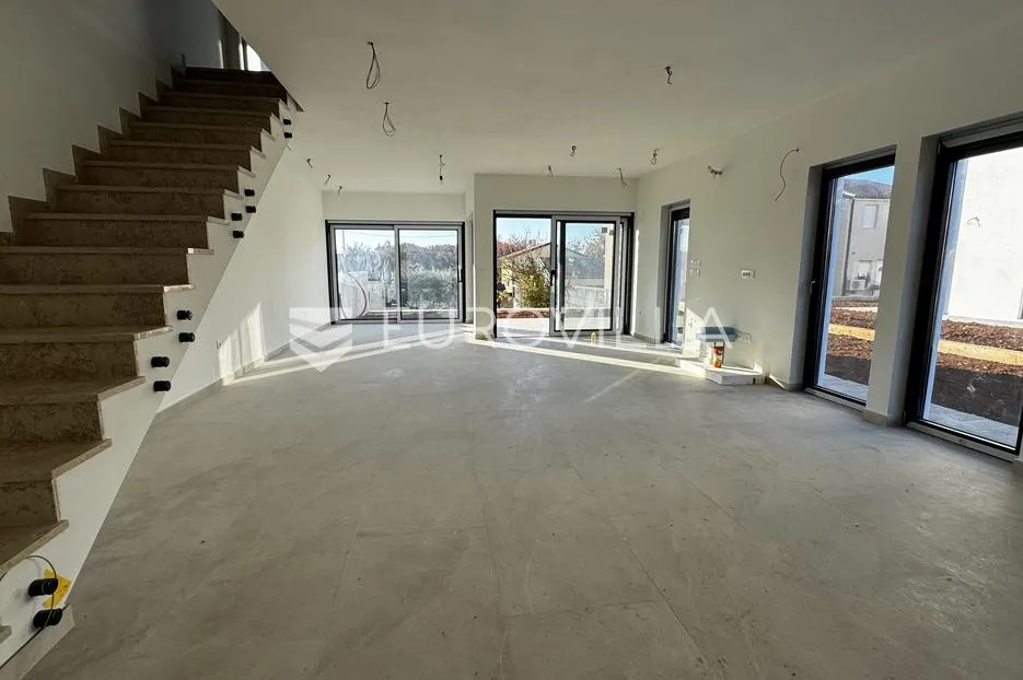istra, novigrad, novogradnja, dvojna kuća 500 m od mora - slika 4