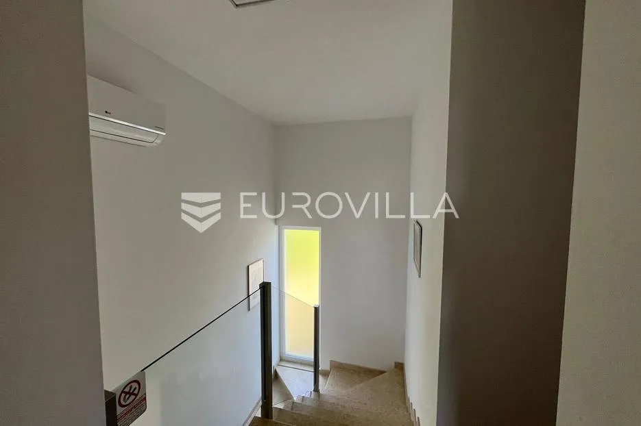 istra, umag, moderna dvojna kuća nkp 169 m2 s bazenom u mirnom okruženju - slika 19