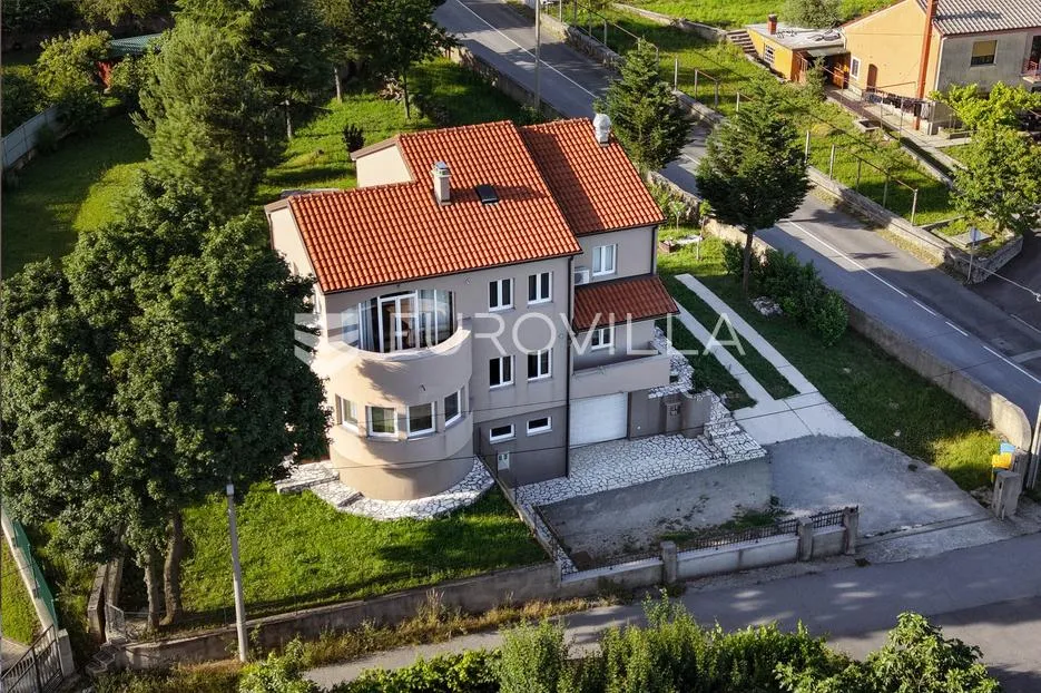 Viškovo, Marčelji, prostrana obiteljska kuća s dva stana 300 m² i velikom okućnicom 1137 m² - Marčelji, Viškovo