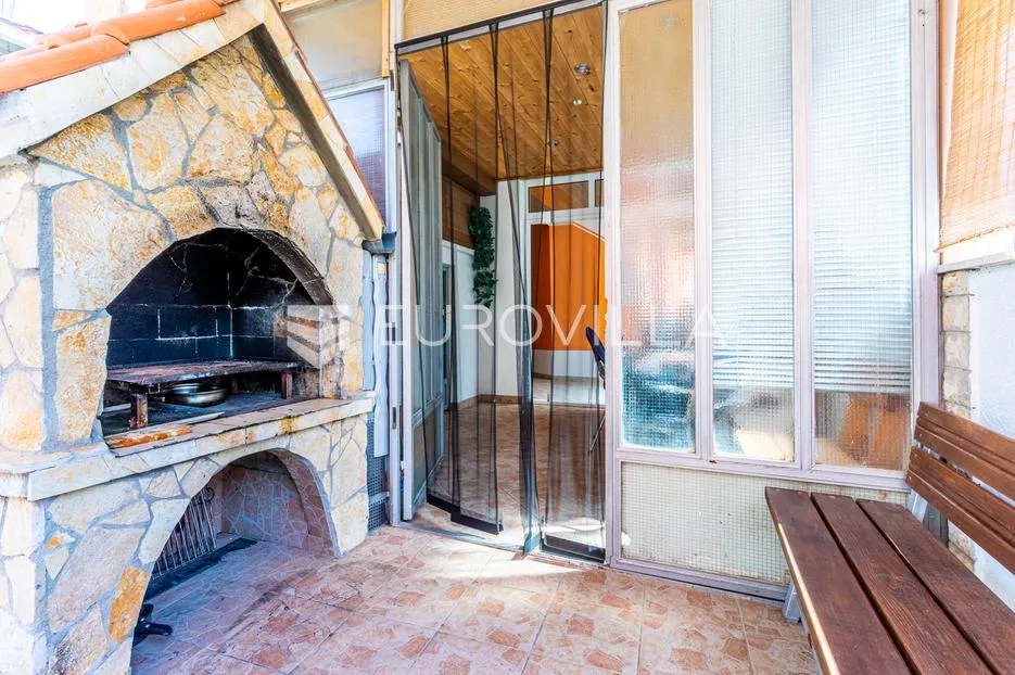 vodice, apartmanska kuća u blizini mora - slika 6