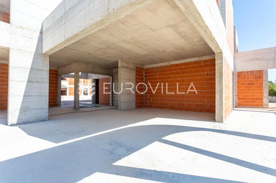 vodice, prekrasna i prostrana vila s bazenom, 730,25 m² - slika 18