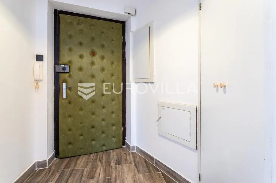 split, bačvice, jednosoban stan na odličnoj lokaciji - slika 12