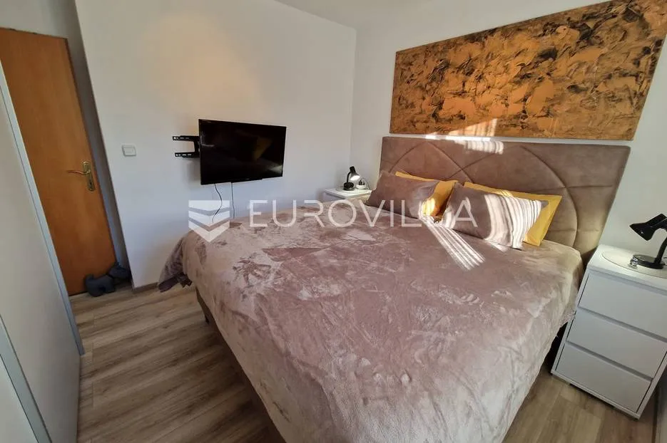 istra, pula - veli vrh, dvije samostojeće prizemnice sa bazenom nkp 50 m2 i 90 m2 - slika 27