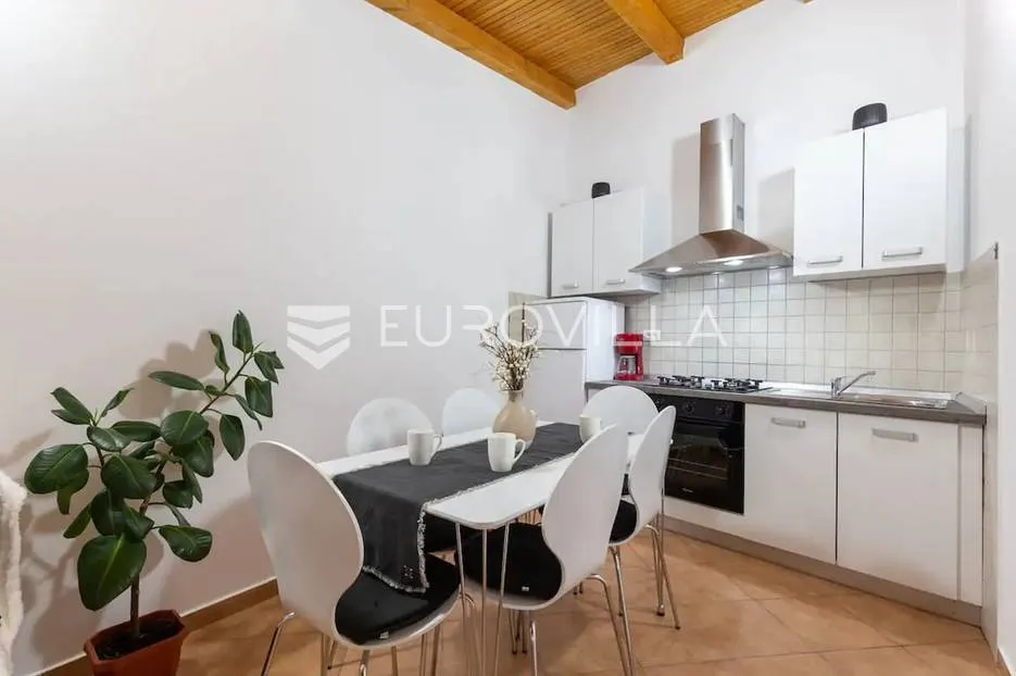 istra, pula - veli vrh, dvije samostojeće prizemnice sa bazenom nkp 50 m2 i 90 m2 - slika 18