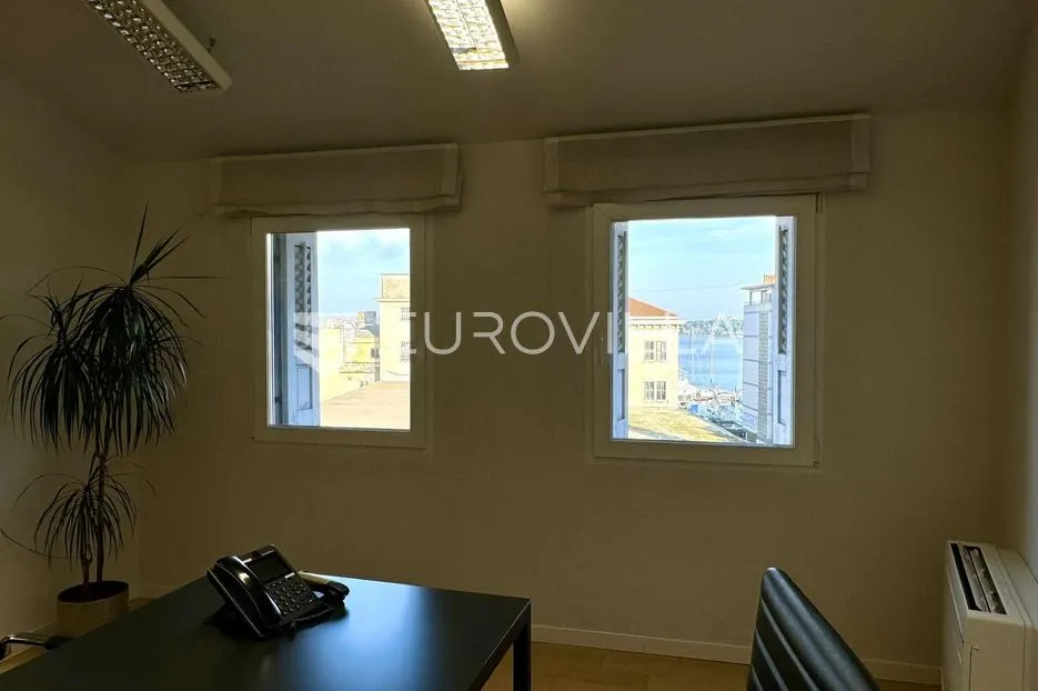 istra, pula, strogi centar, jednosoban stan s pogledom na more - slika 8