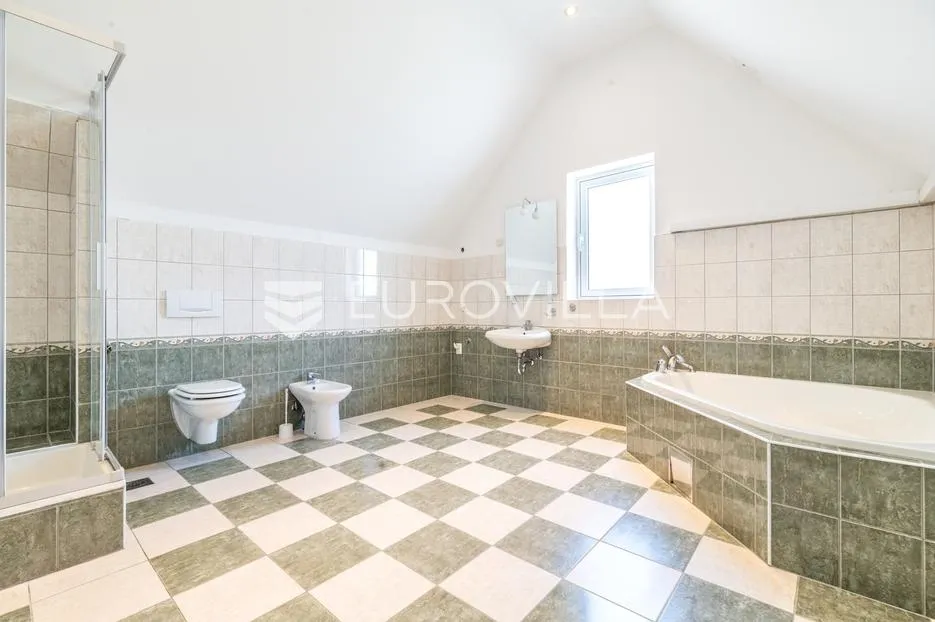 zagreb, pantovčak, pavlinovićeva, dvoetažni peterosoban stan sa balkonom, 170 m² - slika 11