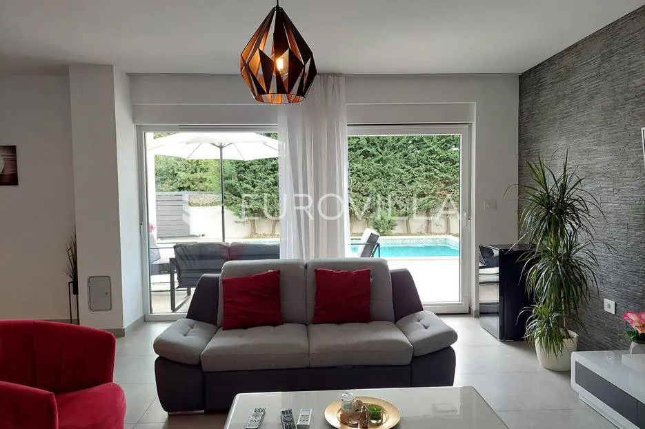 šišan, moderna villa s bazenom na mirnoj lokaciji - slika 7