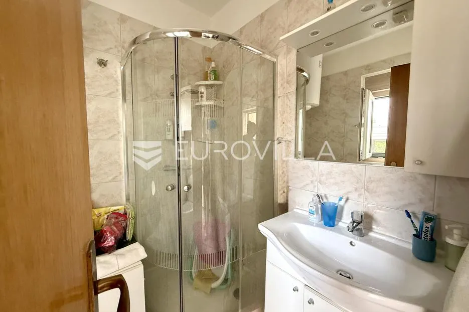 medulin, kuća sa tri apartmana i pogledom na more - slika 8