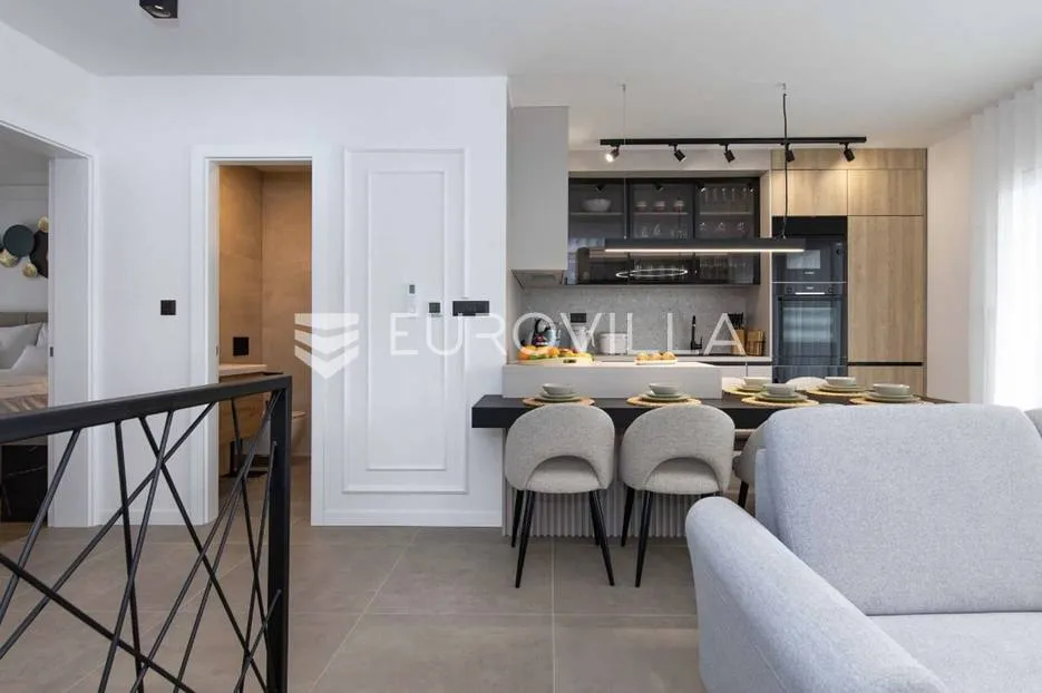 krk, novogradnja u krku, četverosoban dvoetažni stan 136 m² sa wellnessom i bazenom - slika 2