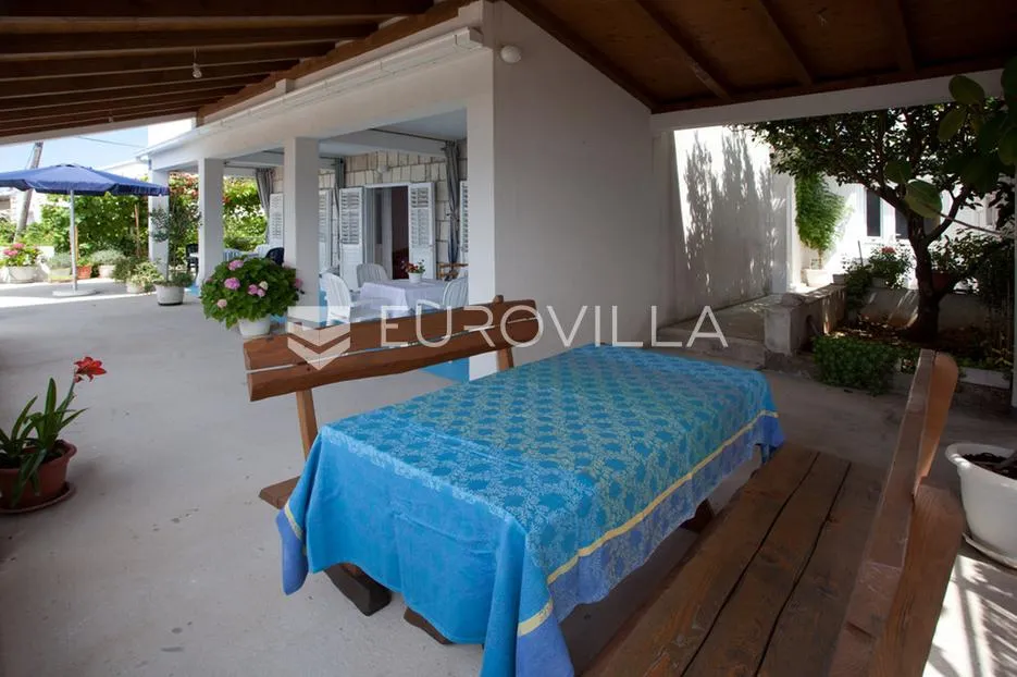 hvar, sućuraj, kuća s četiri stambene jedinice u prvom redu do mora - slika 7