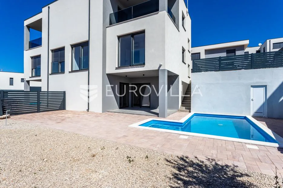 vodice, moderna dvojna kuća s bazenom, novogradnja 169,89 m² - slika 3