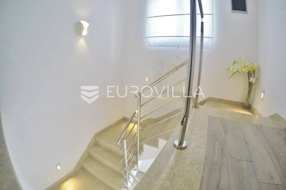 premantura, kuća s četiri apartmana i bazenom - slika 7