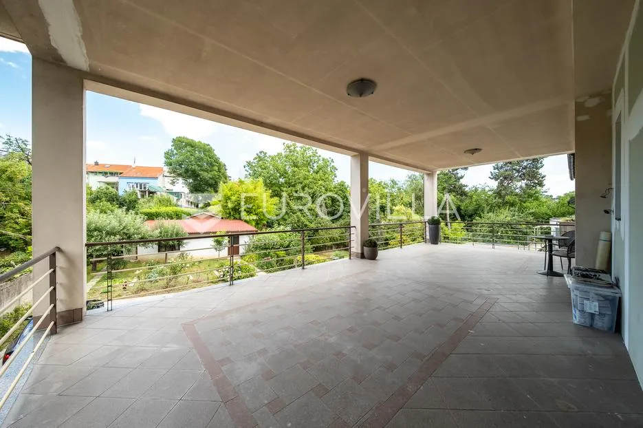 zagreb, maksimir, stambeno, poslovna zgrada 602 m², pomoćni objekt 43 m² - slika 8