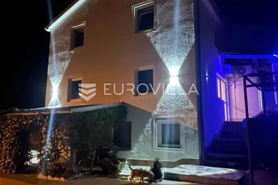jasenice, maslenica, lijepa dvojna kuća s četiri odvojene jedinice kraj mora - slika 20