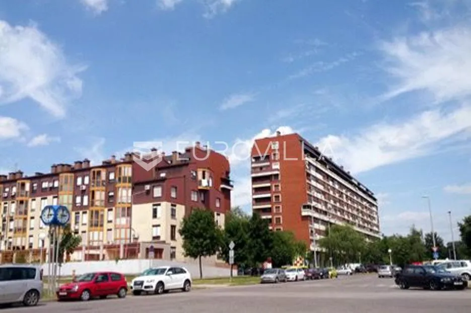 Zagreb, Središće, dvoetažni ulični poslovni prostor, 125 m²