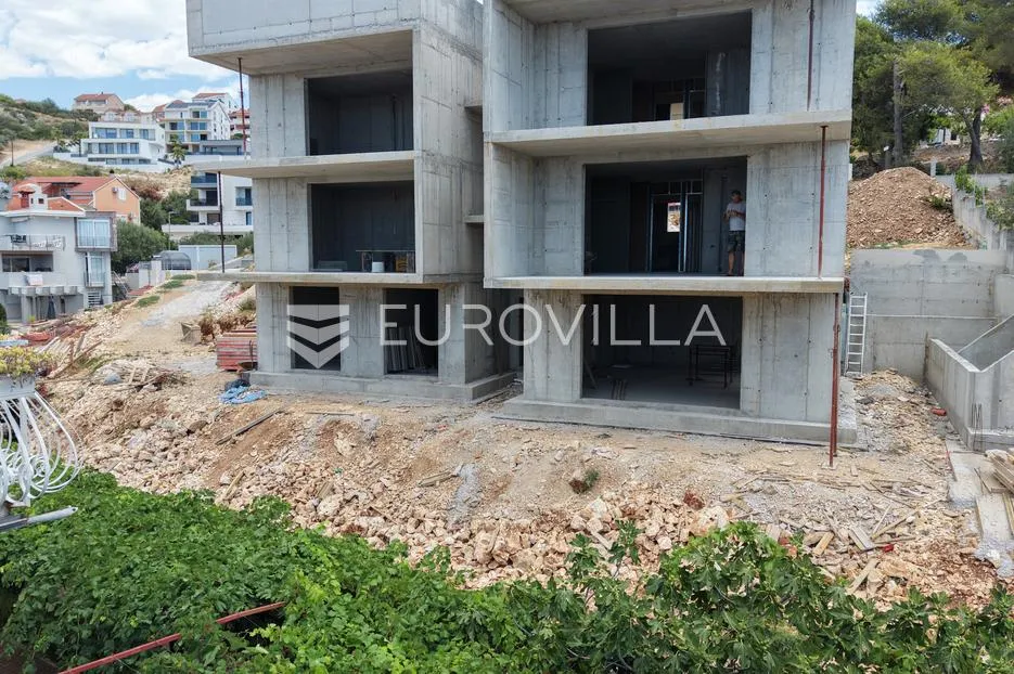 trogir, čiovo, trosoban stan s privatnim bazenom i dva parkirna mjesta - slika 18