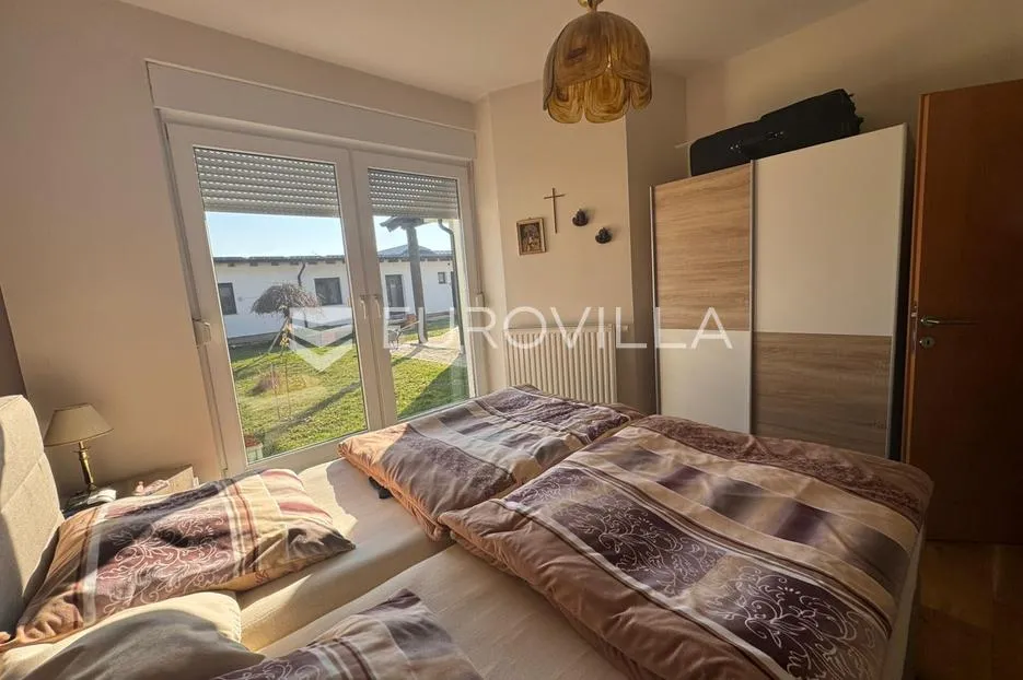đakovo, vrhunska prizemnica, elegancija i prostranost na 267 m² - slika 9