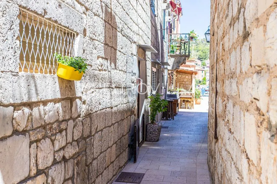 hvar, stari grad autentična kamena kuća u samom centru - slika 3
