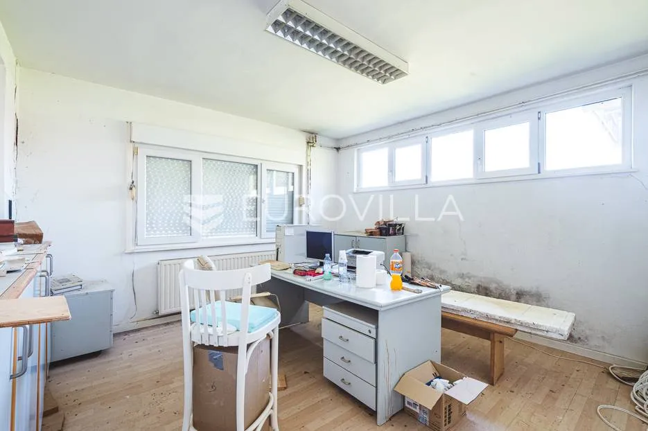 hrvatska kostajnica, industrijsko, proizvodno, uredska hala 914,29 m² na parceli 1417 m² - slika 16