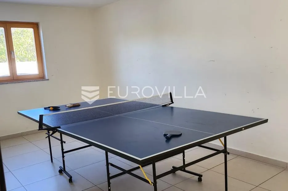 istra, valbandon, samostojeća moderna kuća s tri prostrana stana, bazen, spa, 900 m od mora - slika 8