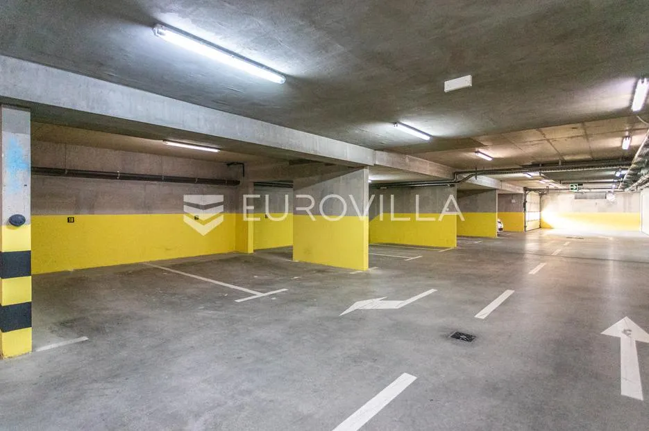 split, žnjan, luksuzan dvosoban stan s 2 parkirna mjesta u garaži - slika 18