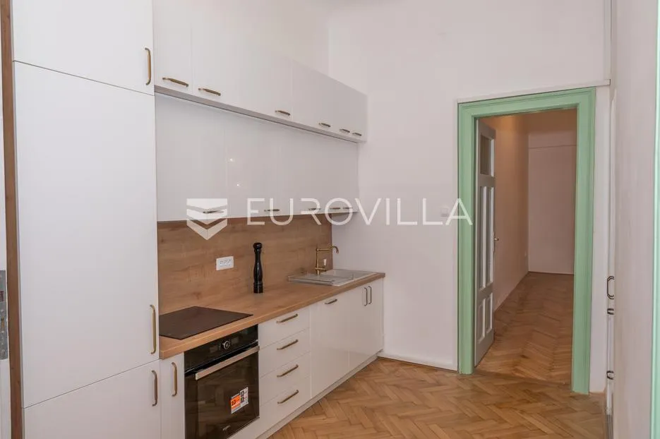 rijeka, centar, prostrani dvosoban stan 84 m², balkon - slika 5