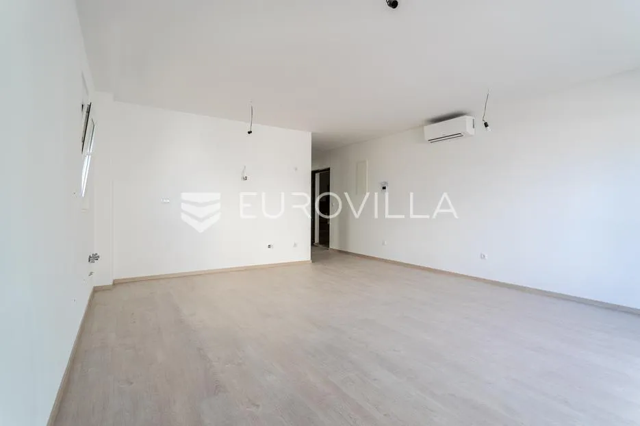 makarska, moderan dvosoban apartman s prostranom terasom - slika 7