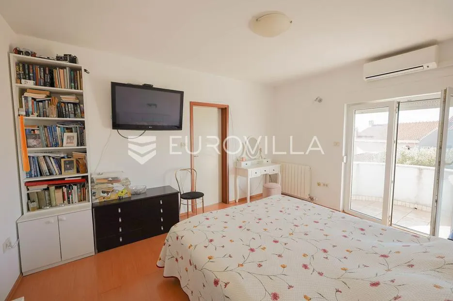 zadar, bokanjac, prostrana kuća površine 376 m² s velikim potencijalom - slika 40