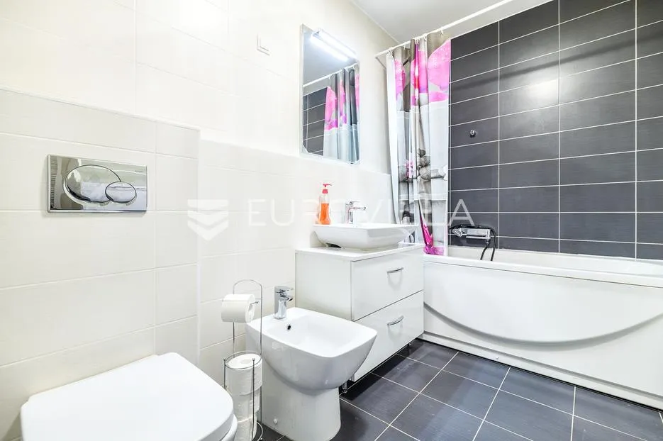 zagreb, donja kustošija, trosoban stan s loggiom, 80 m² - slika 8
