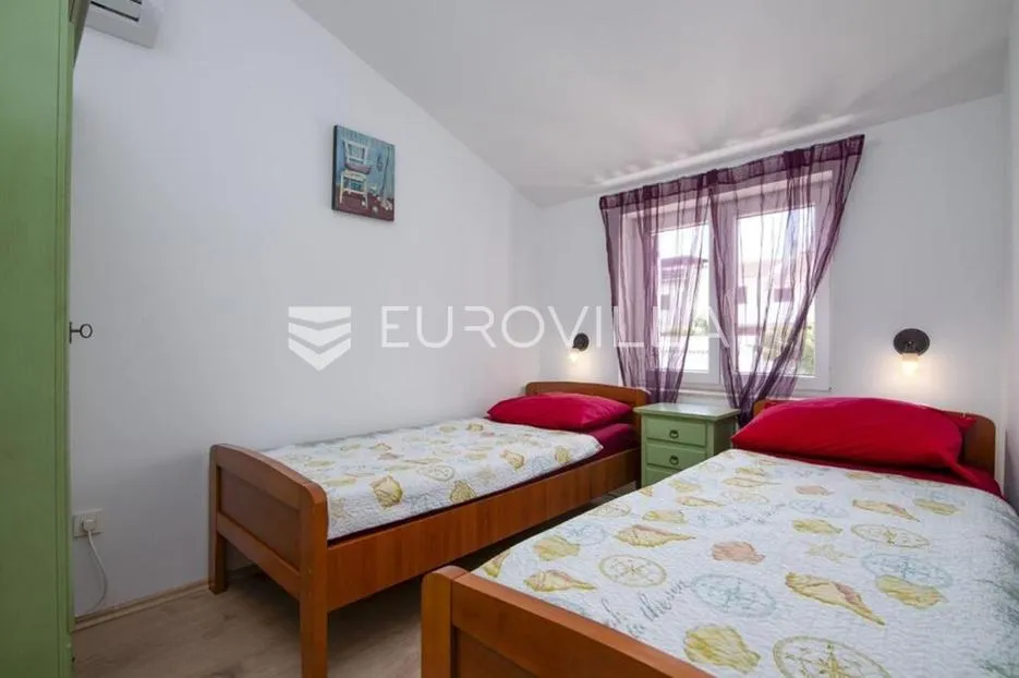 banjole, prekrasna uređena kuća nkp 350 m2 na velikoj okućnici od 3300 m2 - slika 16