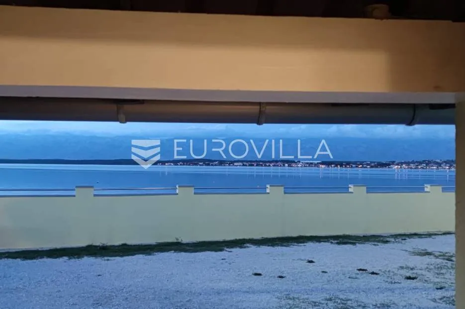 nin, ždrijac, prekrasna apartmanska vila, prvi red do mora - slika 30