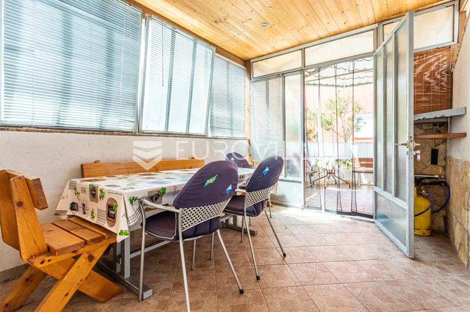 vodice, apartmanska kuća u blizini mora - slika 9