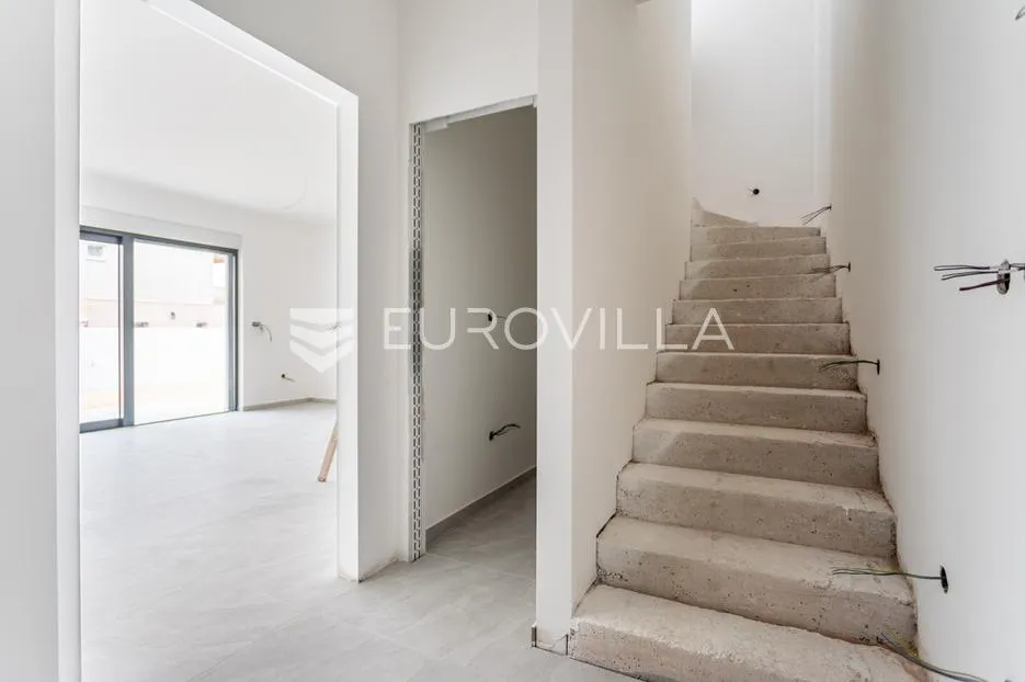 vodice, prostran dvosoban stan, 115,56 m² - slika 5