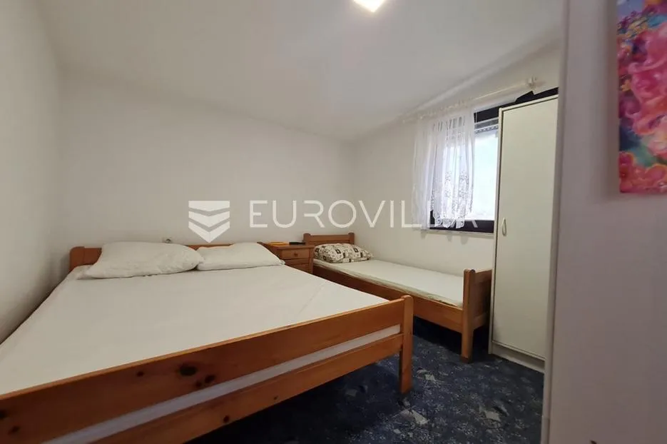 vir, nekretnina na izvrsnoj lokaciji, 40 m od mora, s dva odvojena apartmana - slika 13