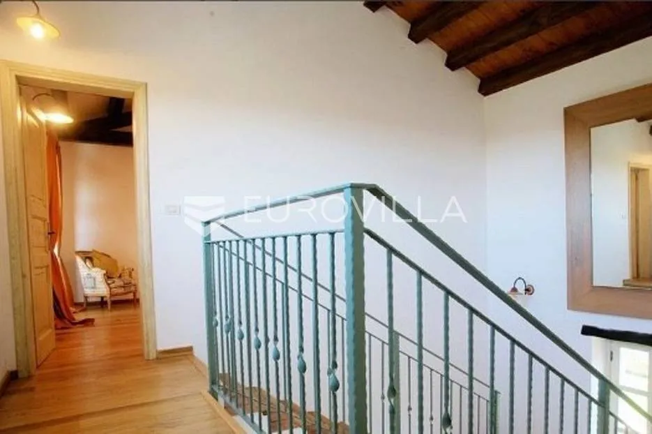 istra, sveti lovreč - prekrasna kamena vila s bazenom - slika 8