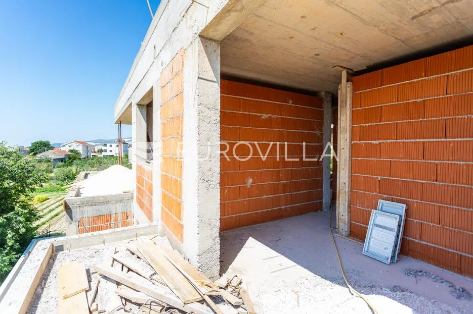 kaštel lukšić, trosoban penthouse s krovnom terasom i dva parkirna mjesta - slika 40