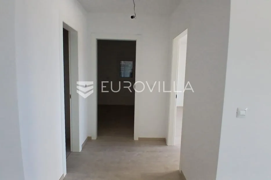 makarska, moderan dvosoban apartman s velikom terasom - slika 9