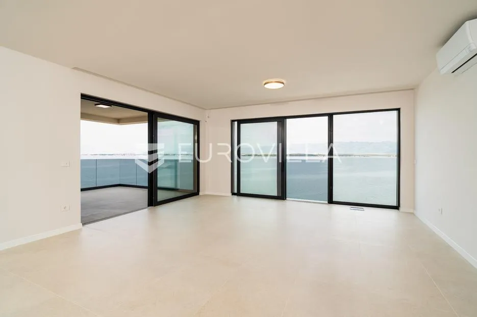 zadar, privlaka, luksuzni dvosoban stan 1. red do mora, 114,01 m² - slika 2