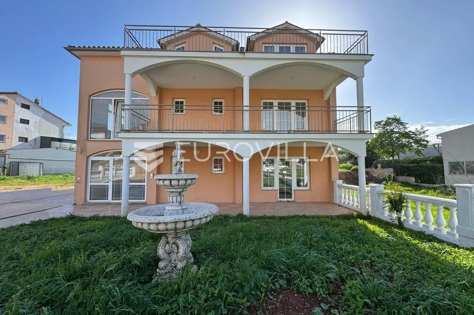 fažana, valbandon, raskošna vila s tri stambene jedinice, 360 m² - slika 1