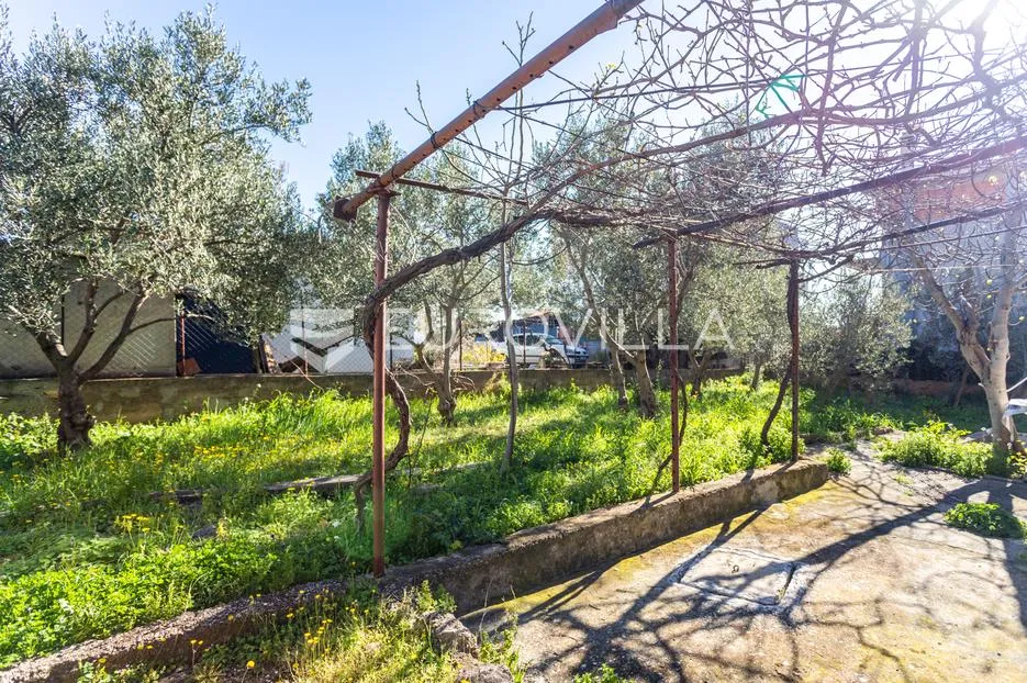 šibenik, brodarica, kuća sa velikim dvorištem 247,2 m² - slika 23