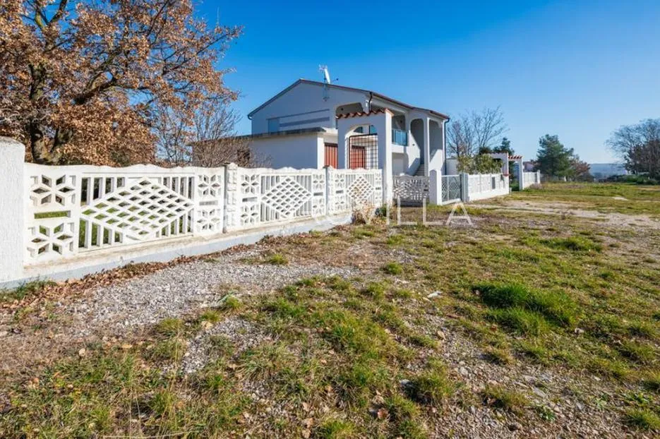 istra, barbariga, građevinsko zemljište 400m2 s postojećom garažom - slika 1