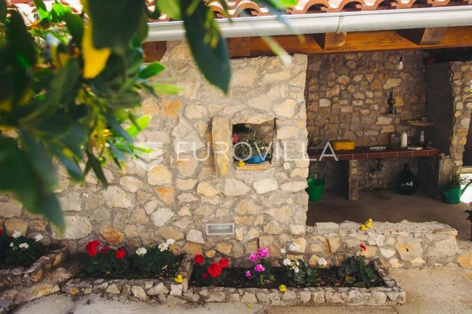 kaprije, prekrasna kuća s apartmanima, 180 m² - slika 37