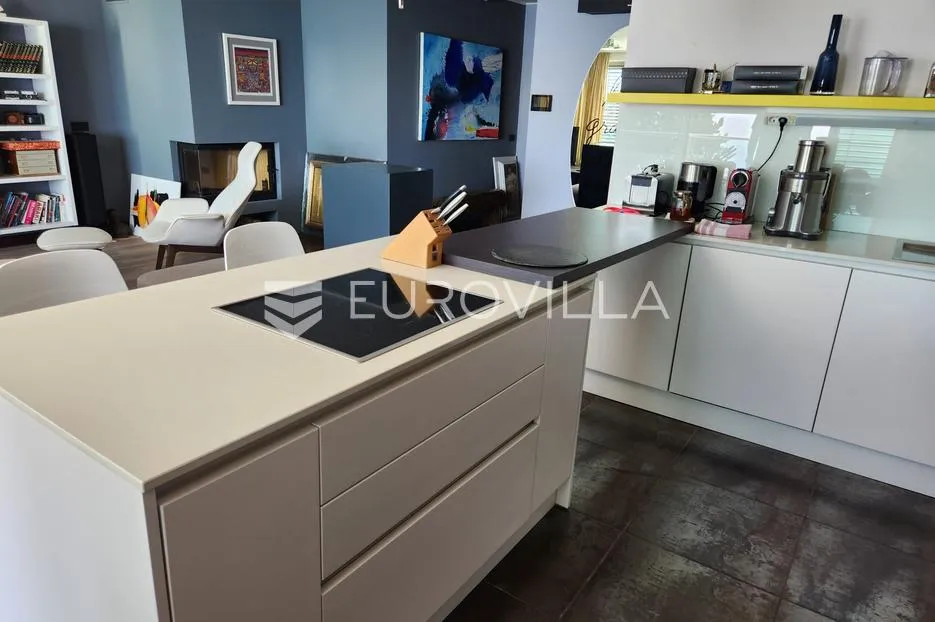 opatija, ekskluzivan stan na vrhunskoj lokaciji, dvosoban 87 m²,prvi red do mora - slika 3